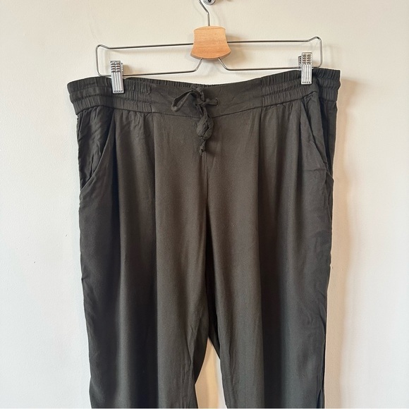 ARITZIA-AZURE Skies “Los Feliz Joggers” In Dark Olive (Size: Medium) - Picture 6 of 12